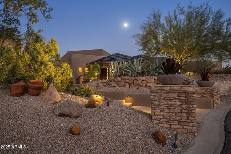 9247 24th Way, Phoenix, AZ 85028