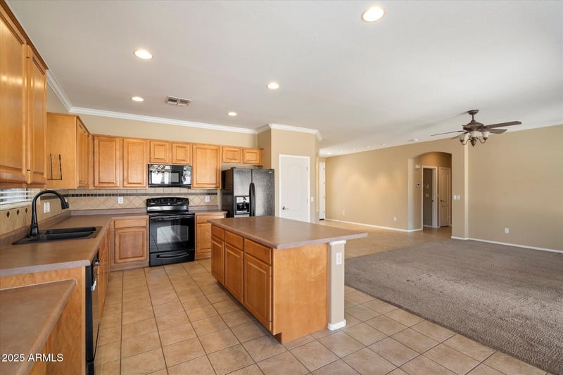 9248 Pontiac Dr, Peoria, AZ 85382