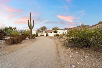 9249 40th St, Phoenix, AZ 85028