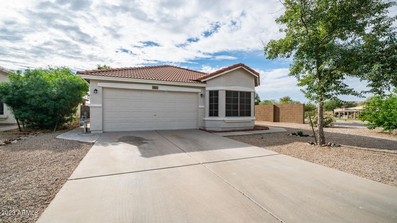 925 E Nardini St, San Tan Valley, AZ 85140
