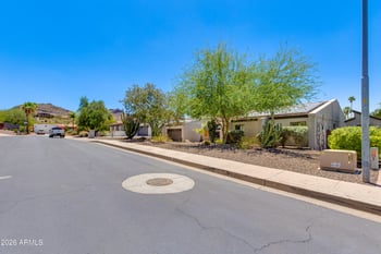 925 E Waltann Ln, Phoenix, AZ 85022