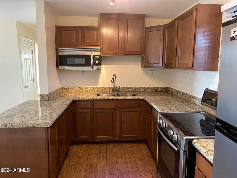 925 Henry St, Tempe, AZ 85288