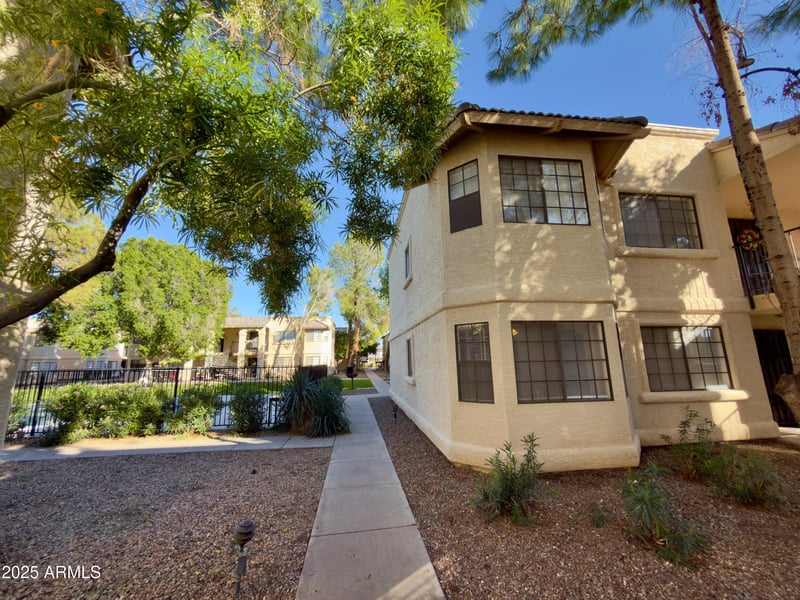 925 S Longmore -- #109, Mesa, AZ 85202