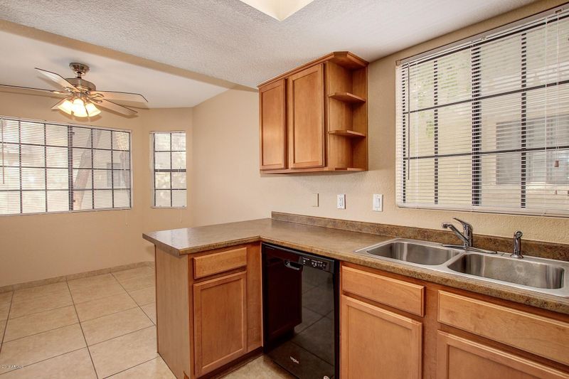 925 S Longmore St #212, Mesa, AZ 85202