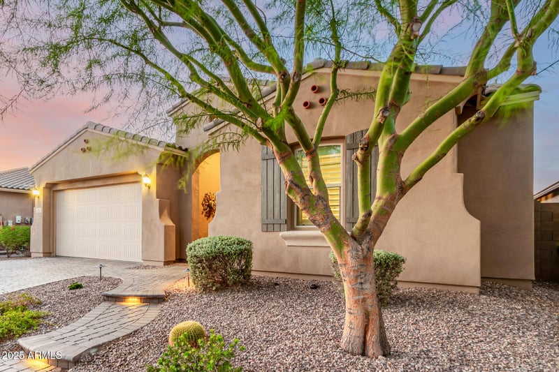 9258 White Feather Ln, Peoria, AZ 85383