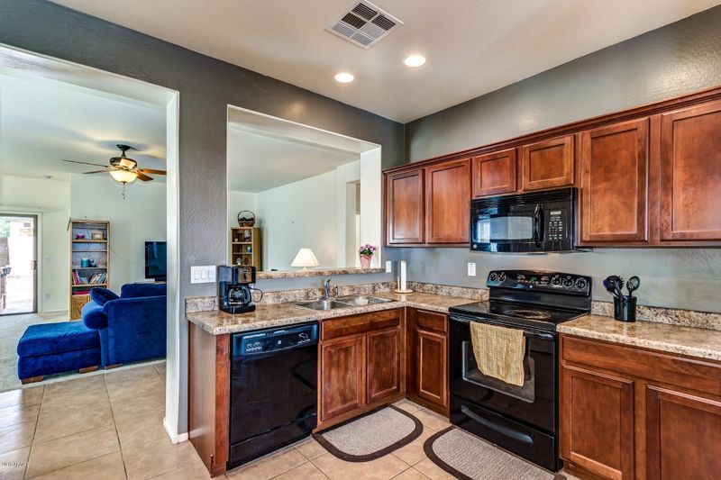 926 E Overlin Dr, Avondale, AZ 85323