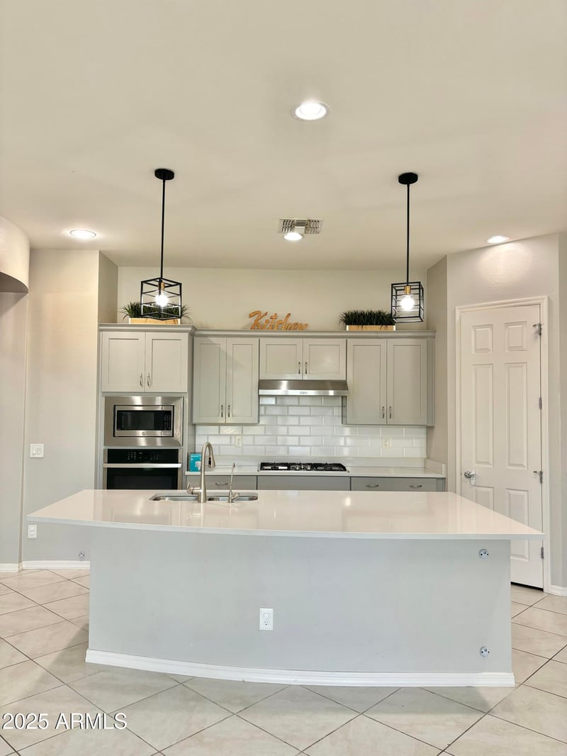 927 Soho Ln, Chandler, AZ 85225