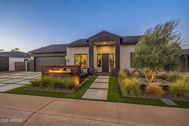 928 E Berridge Ln, Phoenix, AZ 85014