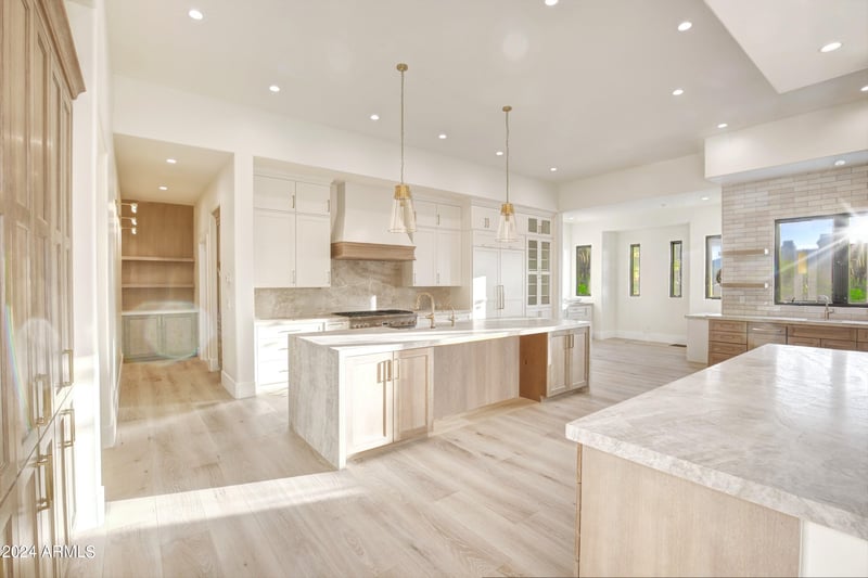 9290 E Thompson Peak Pw #415, Scottsdale, AZ 85255