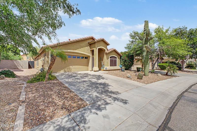 930 Palomino Way, San Tan Valley, AZ 85143