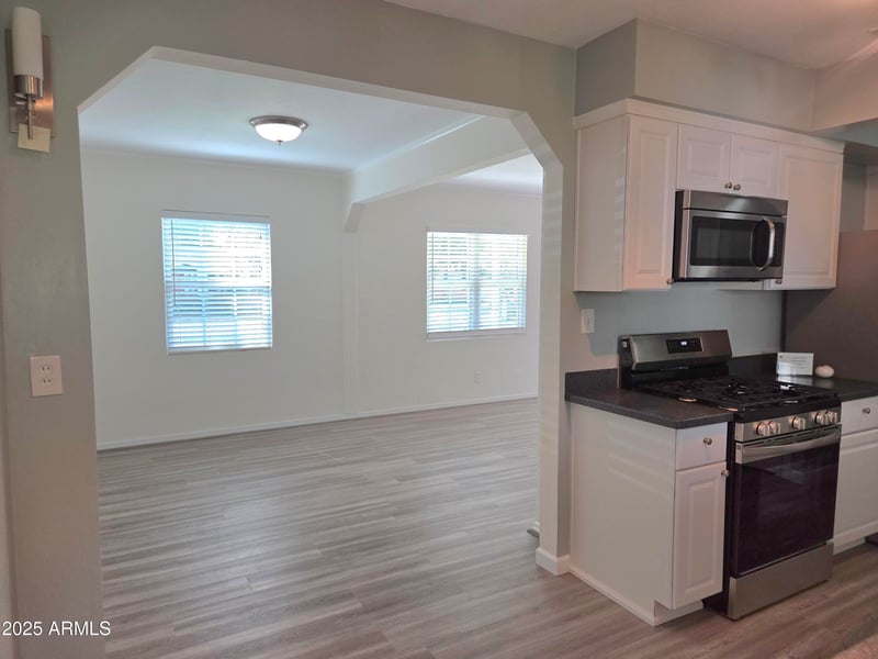 930 Mackenzie Dr, Phoenix, AZ 85013
