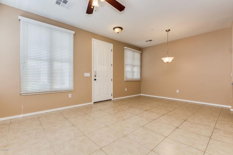 930 S Annie Ln, Gilbert, AZ 85296