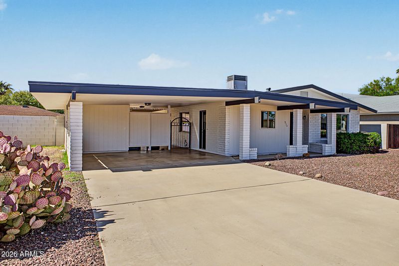 930 S Roslyn Pl, Mesa, AZ 85208