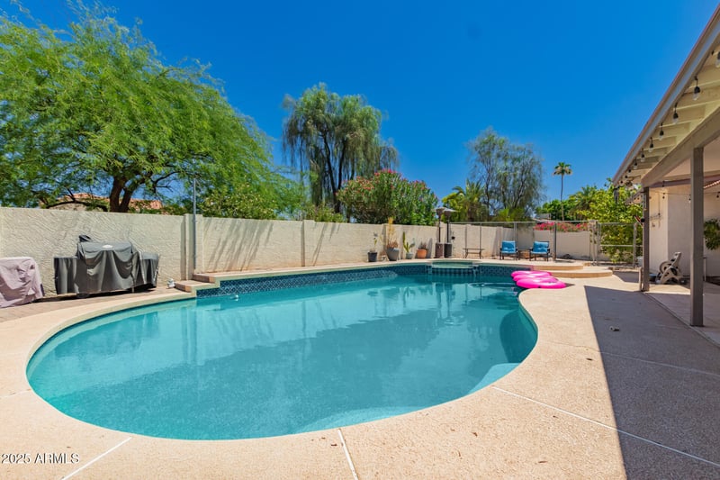 930 Sandal Cir, Mesa, AZ 85205