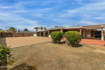 9302 Spanish Moss Ln, Sun City, AZ 85373