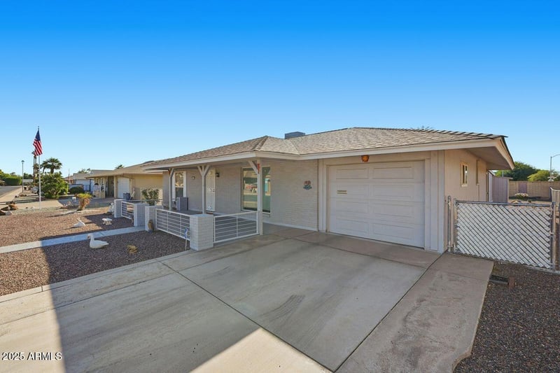9307 Arrowhead Dr, Sun City, AZ 85351