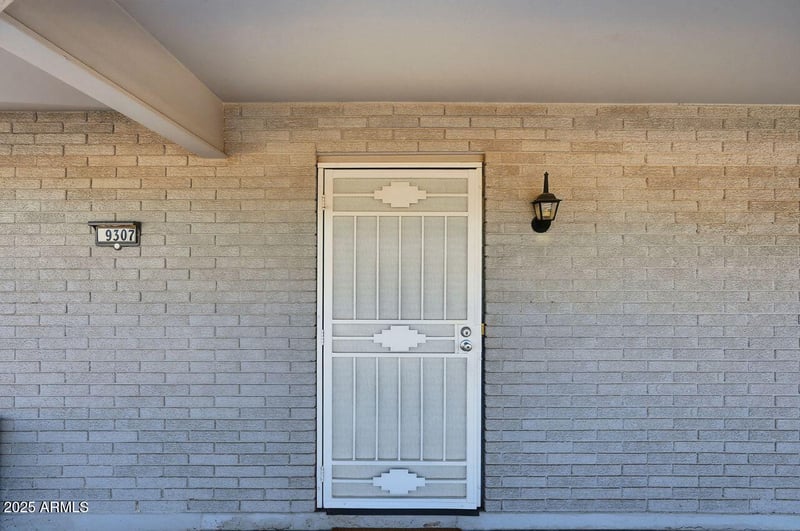 9307 Arrowhead Dr, Sun City, AZ 85351