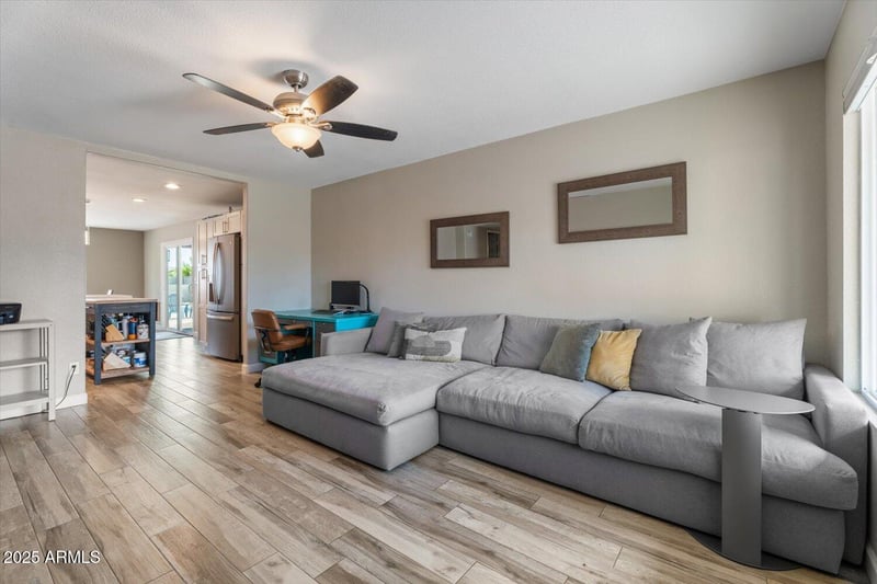 932 Julie Dr, Tempe, AZ 85283