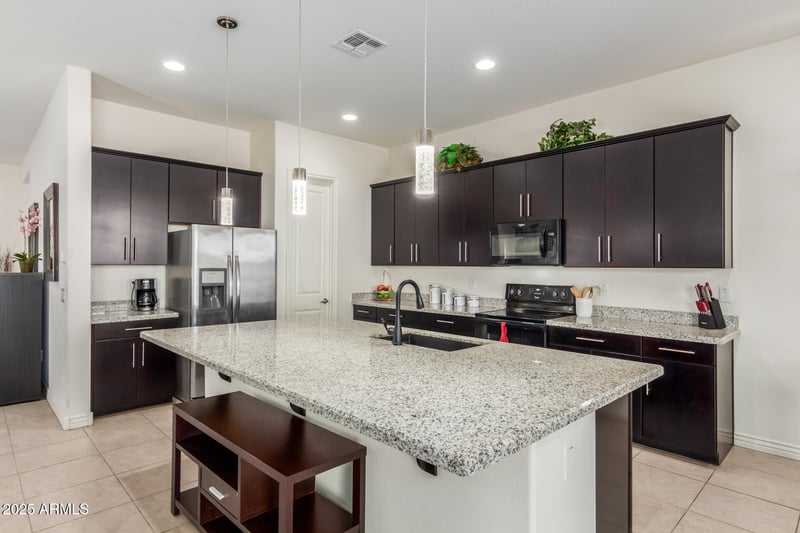 9320 Meadowbrook Ave, Phoenix, AZ 85037