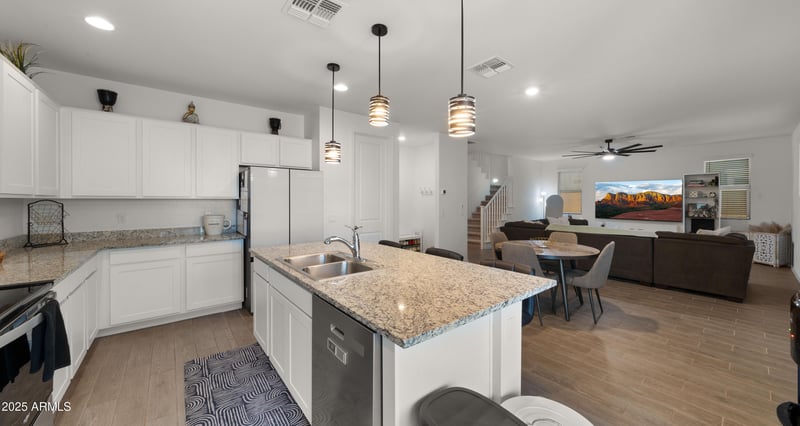 9320 Spiral Ave, Mesa, AZ 85212
