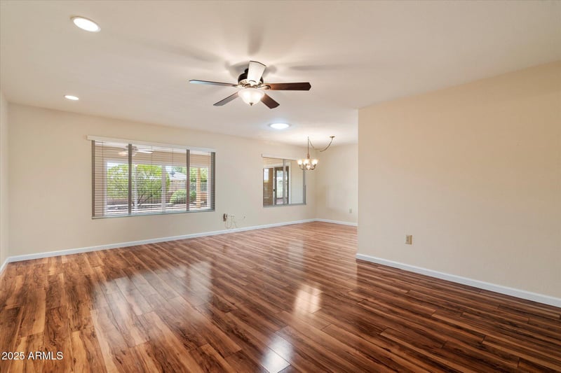 9321 Glen Oaks Cir, Sun City, AZ 85351