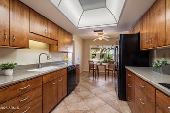 9321 Glen Oaks Cir, Sun City, AZ 85351