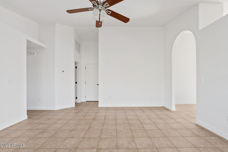 9323 E Ellis St, Mesa, AZ 85207