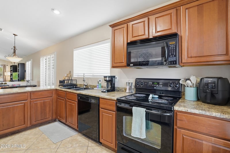 9323 Kingman St, Tolleson, AZ 85353