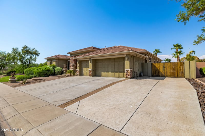 9324 Molly Ln, Peoria, AZ 85383