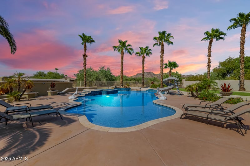 9324 Molly Ln, Peoria, AZ 85383