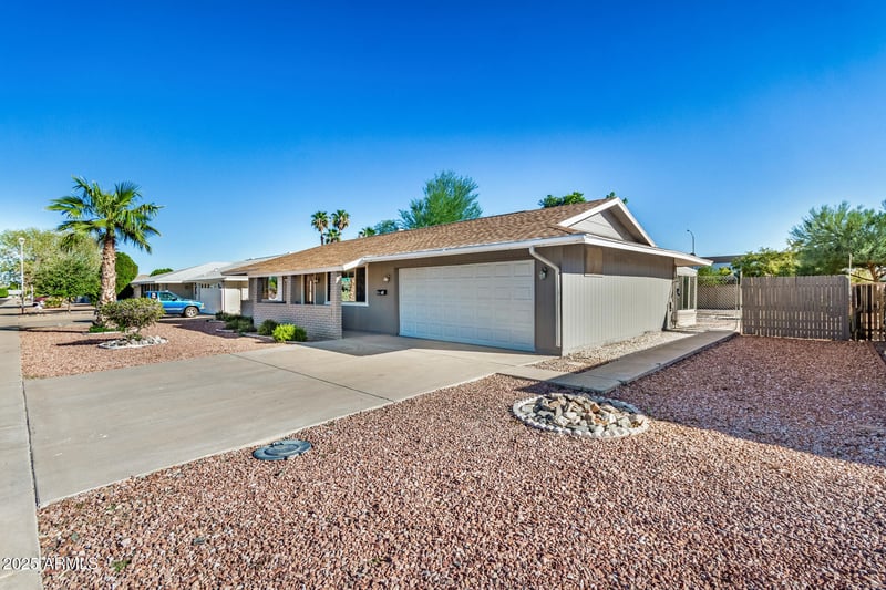 9325 Arrowhead Dr, Sun City, AZ 85351