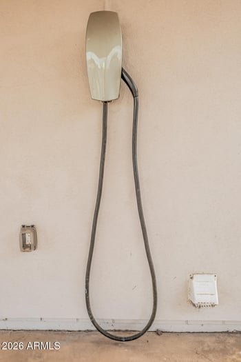 933 9th Dr, Mesa, AZ 85204