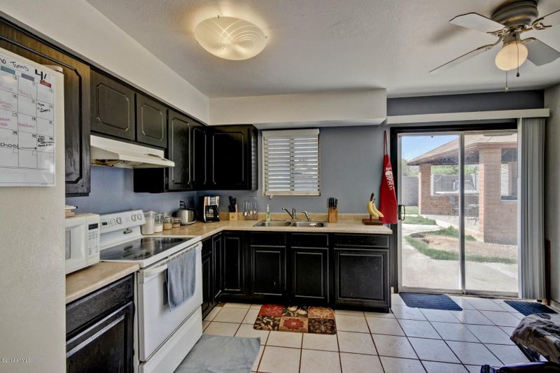 933 E Caldwell St, Phoenix, AZ 85042
