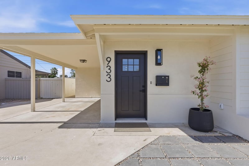 933 E Cavalier Dr, Phoenix, AZ 85014