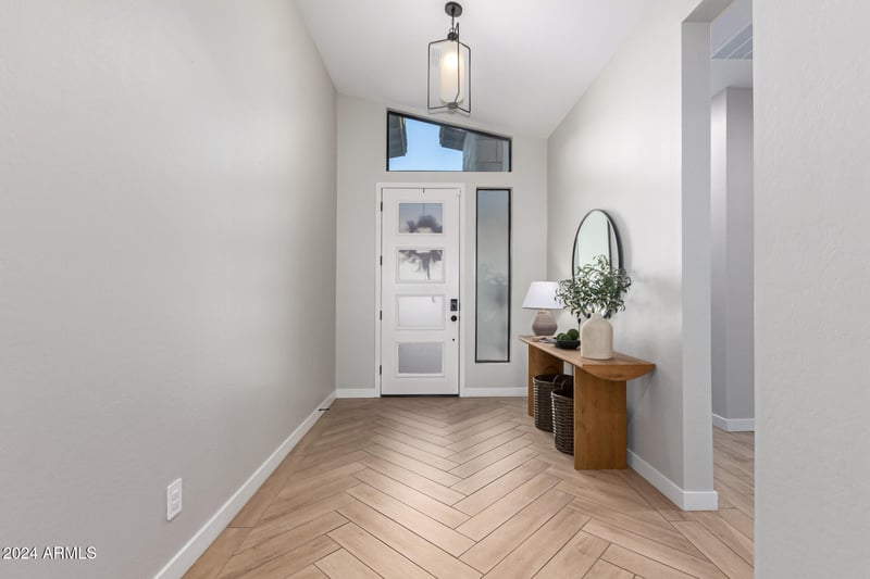 933 E Piedmont Rd, Phoenix, AZ 85042