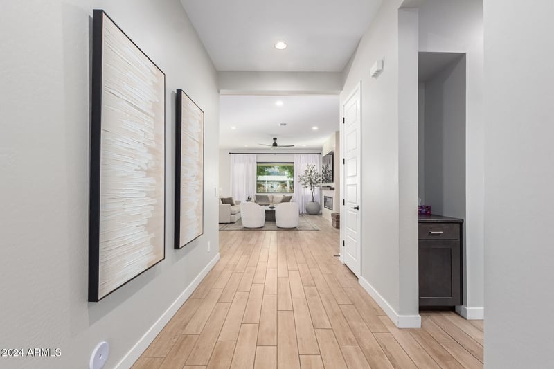 933 E Piedmont Rd, Phoenix, AZ 85042