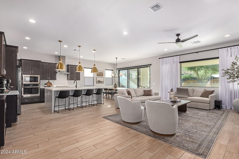 933 E Piedmont Rd, Phoenix, AZ 85042