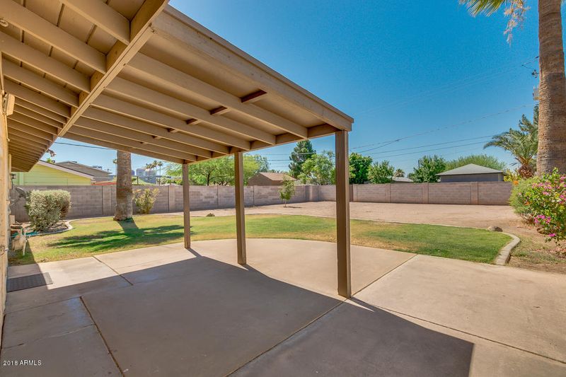 933 W Campus Dr, Phoenix, AZ 85013