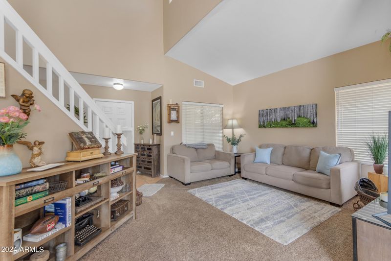 933 W Hudson Way, Gilbert, AZ 85233