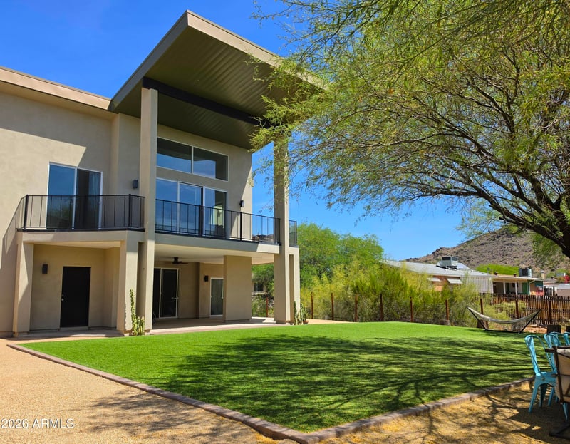 933 Mercer Ln, Phoenix, AZ 85029