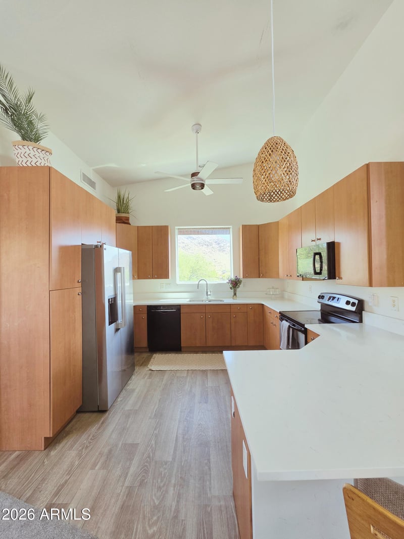 933 Mercer Ln, Phoenix, AZ 85029