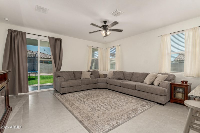 9330 W Getty Dr, Tolleson, AZ 85353