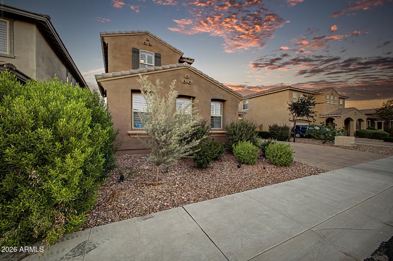 9334 W White Feather Ln, Peoria, AZ 85383