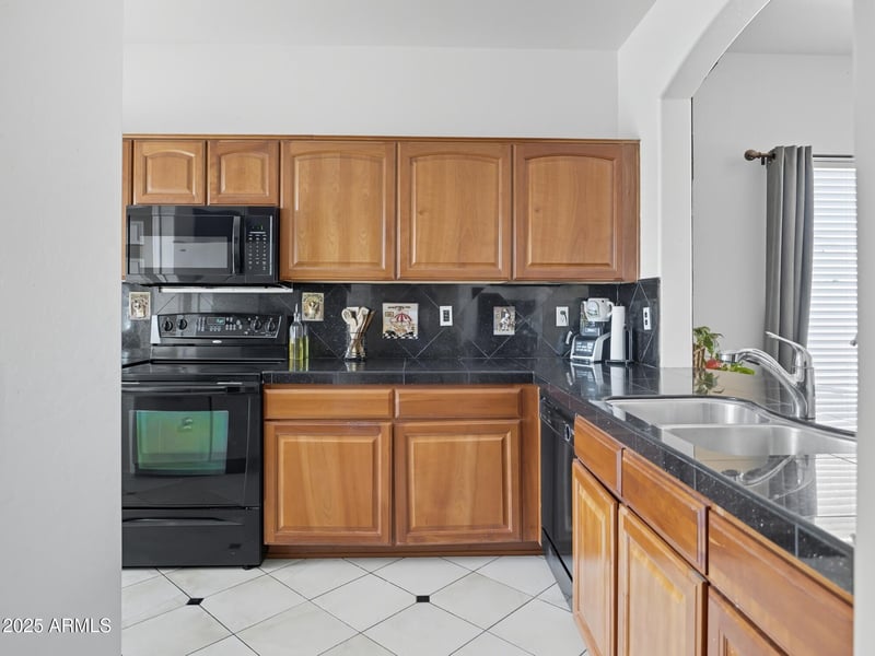 9336 Raymond St, Tolleson, AZ 85353