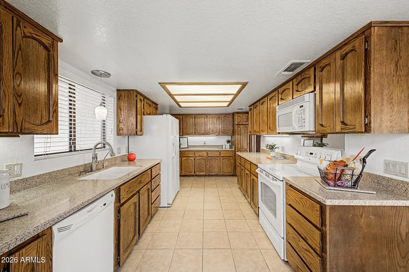 9337 111th Dr, Sun City, AZ 85351