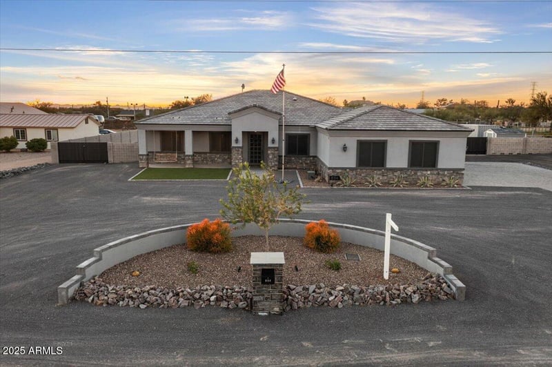 934 104th St, Mesa, AZ 85207
