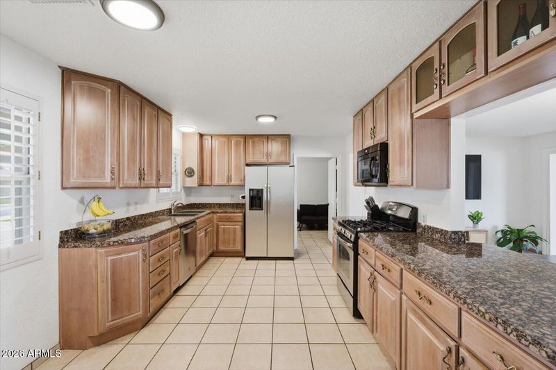 934 E Berridge Ln, Phoenix, AZ 85014