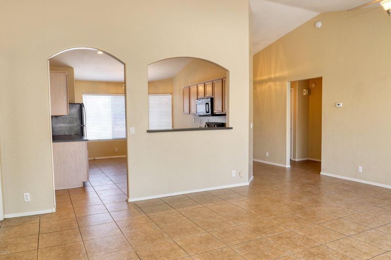 934 E Beverly Rd, Phoenix, AZ 85042