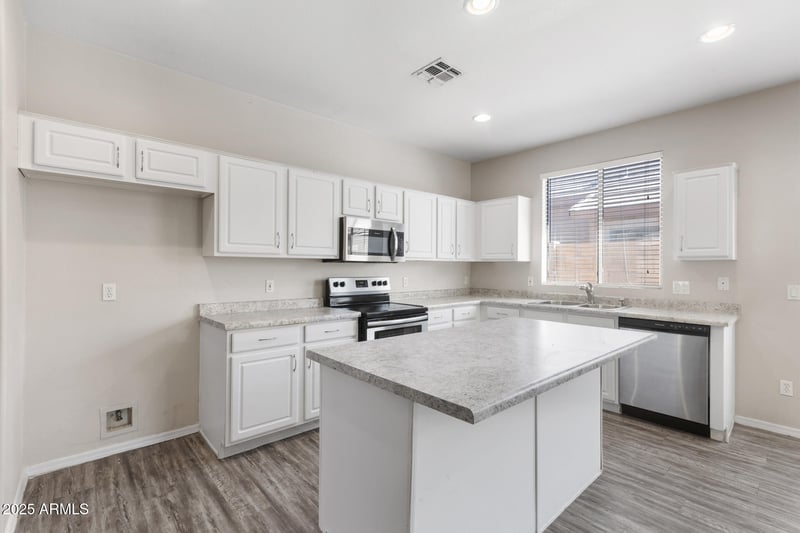 9341 Albert Ln, Peoria, AZ 85382