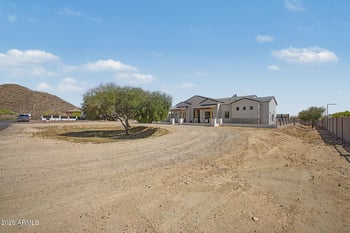 9341 Buckskin Trl, Peoria, AZ 85383